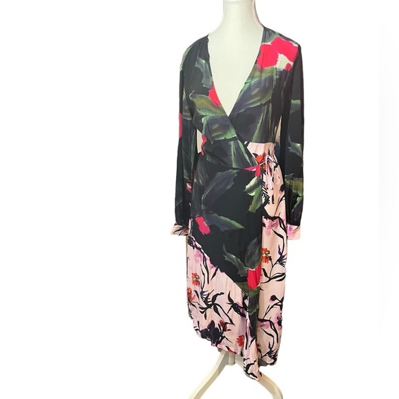 H&M Dresses & Skirts - Asymmetrical wrap dress with an artsy floral design so cute H&M